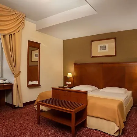 Hotel Mercure Magyar Kiraly 4*