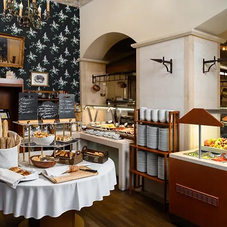 Mercure Magyar Kiraly 4*