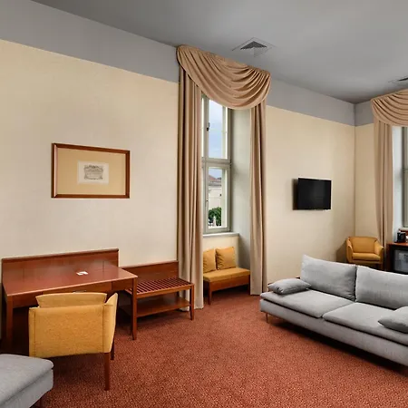 Mercure Magyar Kiraly מלון 4*