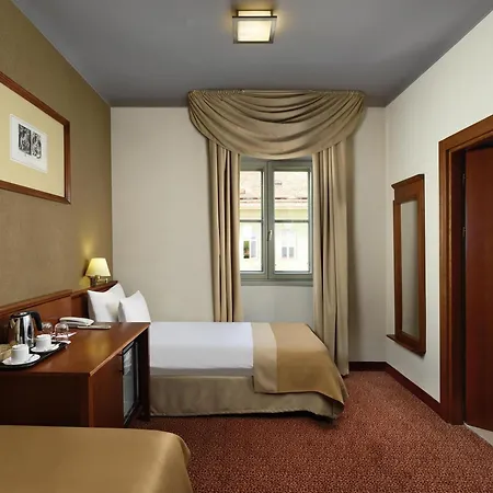 Mercure Magyar Kiraly 4*