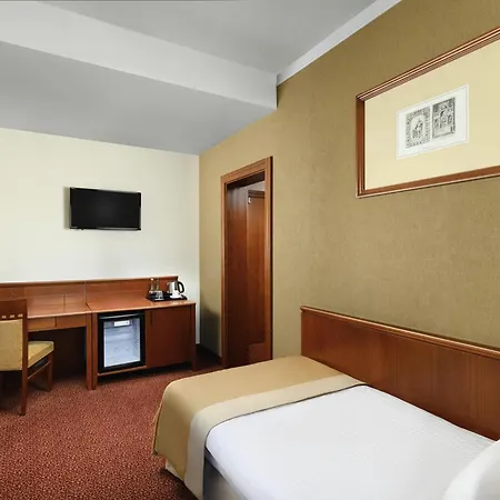 Mercure Magyar Kiraly 4*