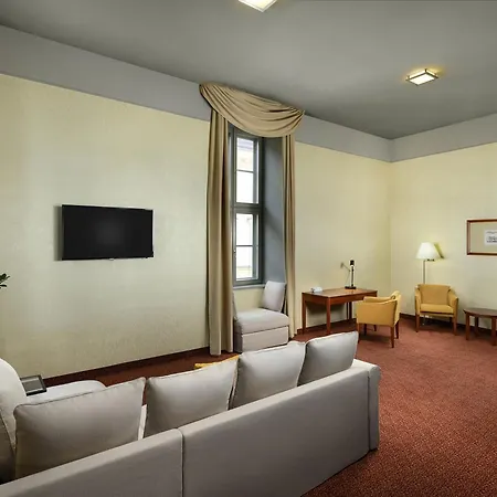 Ξενοδοχείο Mercure Magyar Kiraly 4*