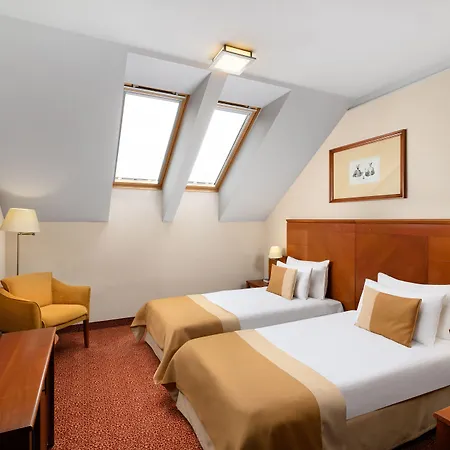 Ξενοδοχείο Mercure Magyar Kiraly 4*