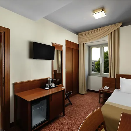 Mercure Magyar Kiraly 4*