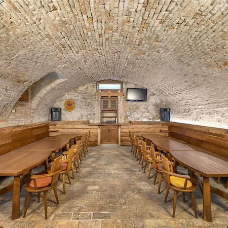 Ξενοδοχείο Mercure Magyar Kiraly 4*