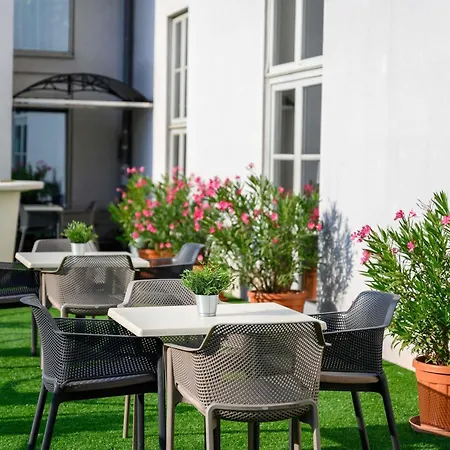 Mercure Magyar Kiraly מלון 4*