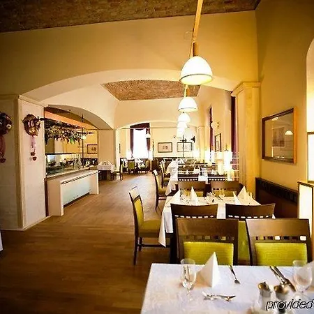 Mercure Magyar Kiraly 4*