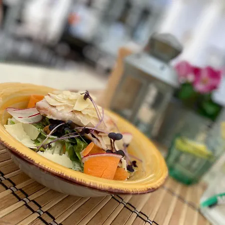 马扎尔基拉利酒店
