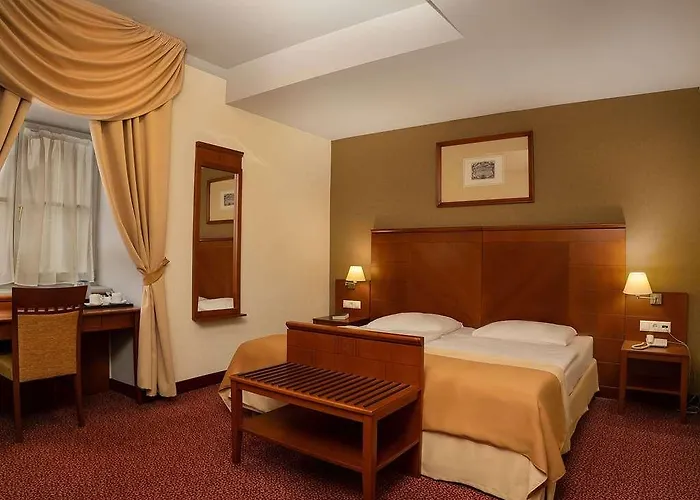 فندق Mercure Magyar Kiraly 4*