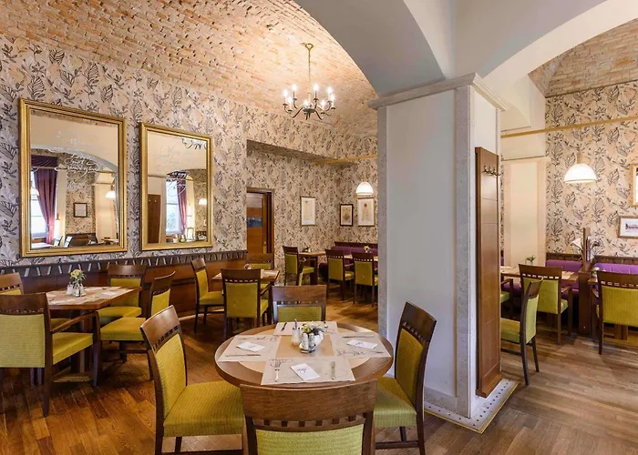 Mercure Magyar Kiraly מלון